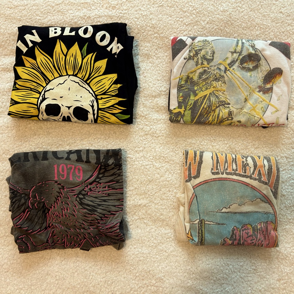 women’s graphic tees